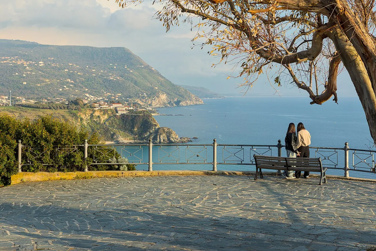 Vista sulla costa dal belvedere di Capo Vaticano